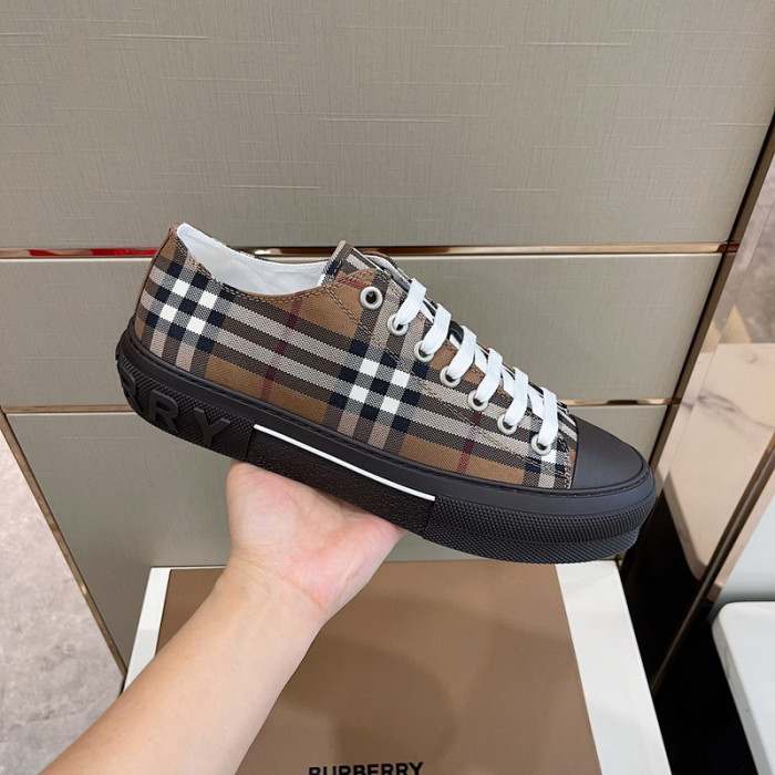 bur*berry sneakers