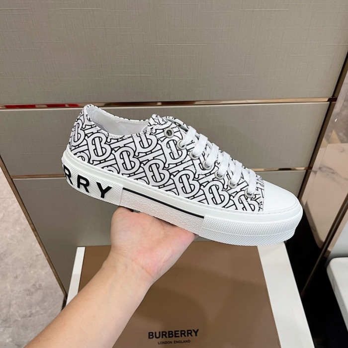 bur*berry sneakers